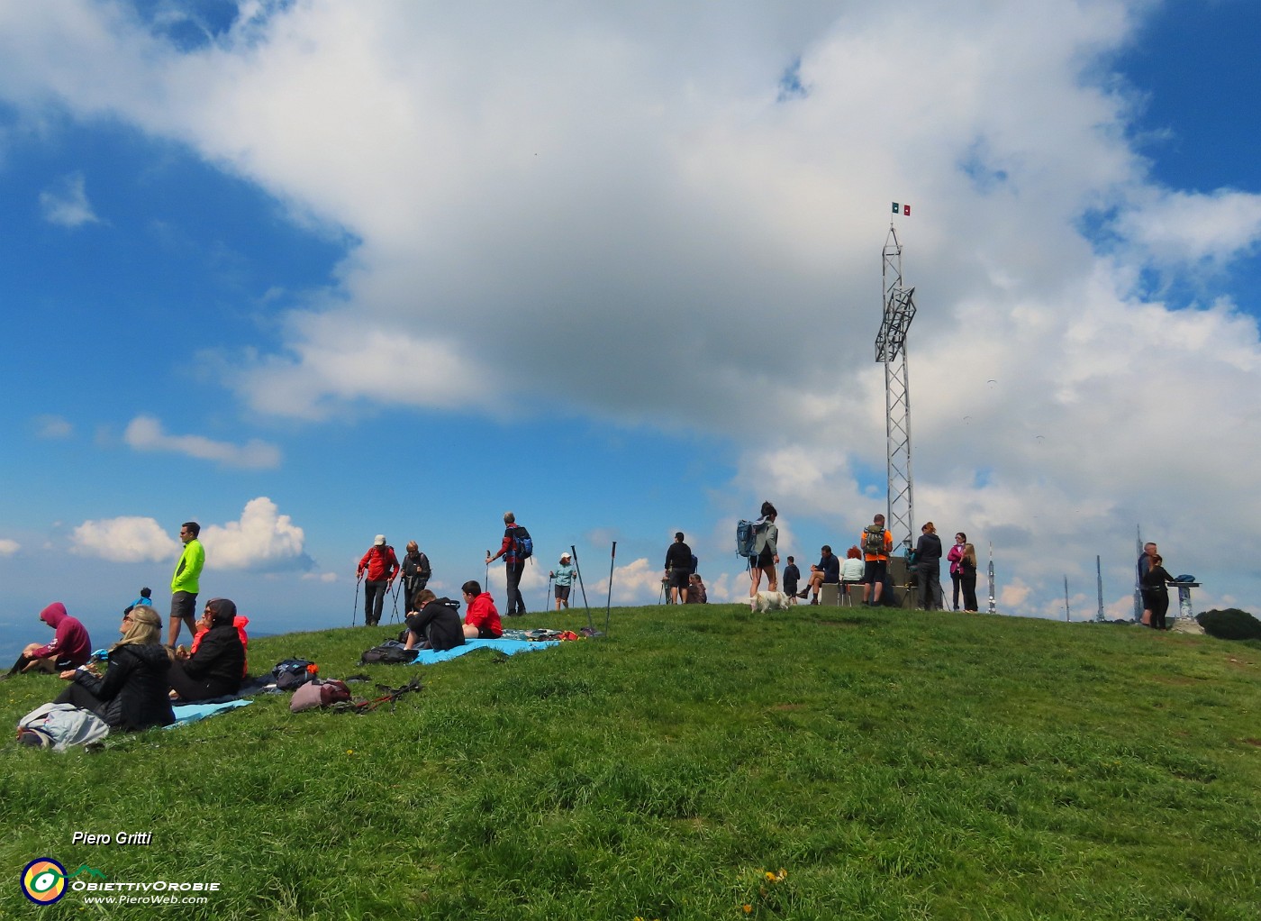 42 Affollata la cima del Linzone.JPG